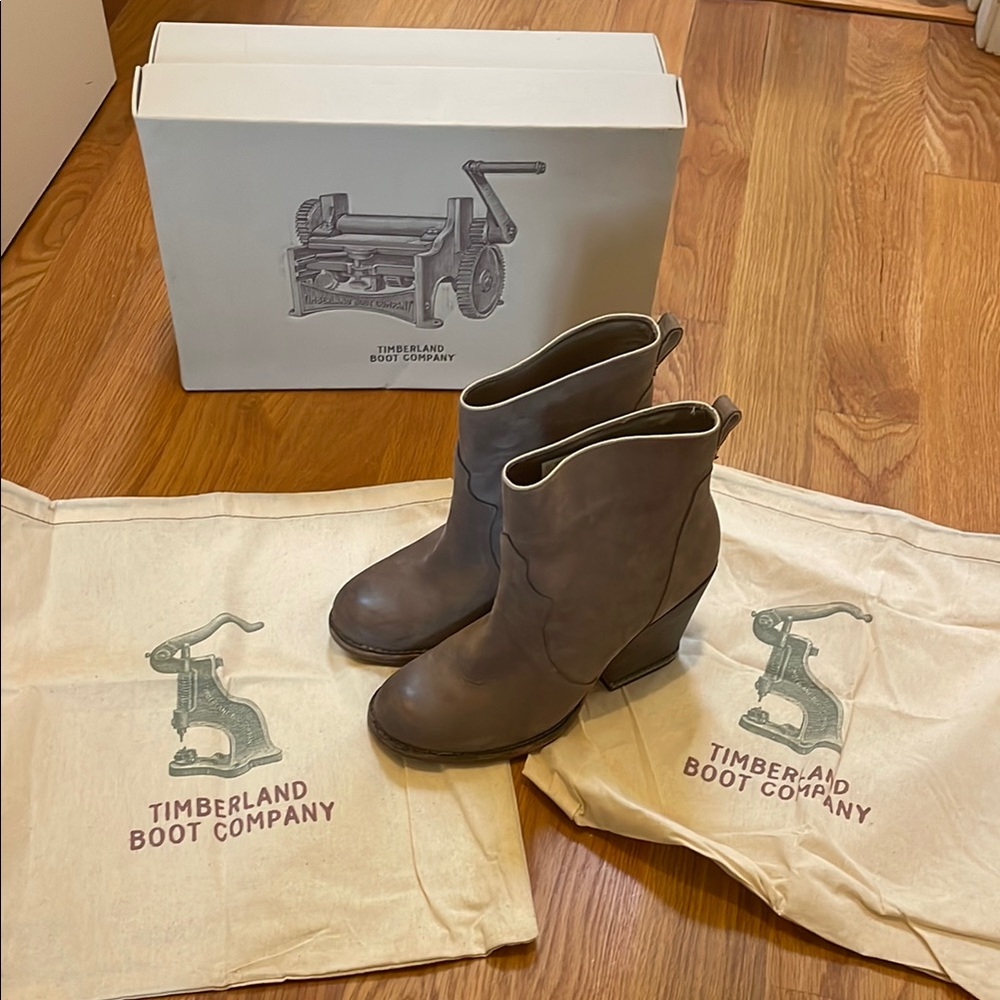 Timberland taupe gray  Ankle Boots 
Never worn comes with box and dust bags